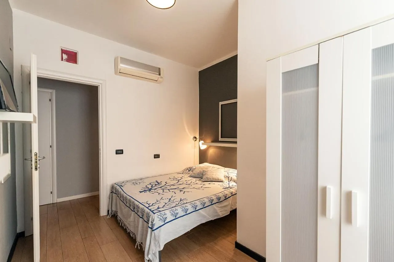 B&B Montecarlo Palermo 2*,  Italy